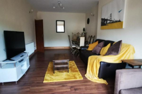 Sleeps13-FreeParking-6BedroomHouse-Garden-Garage